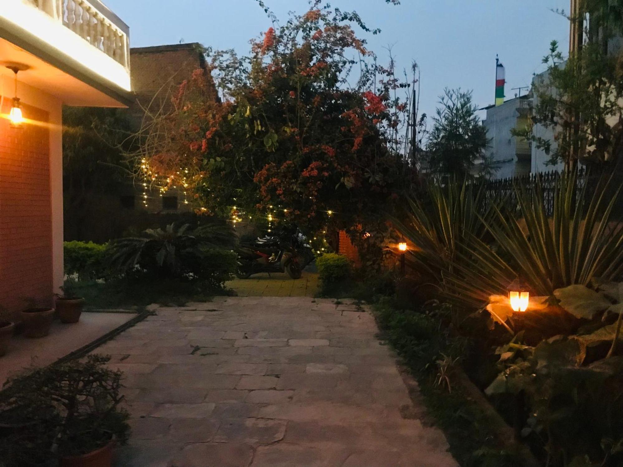 Hotel Lotus Garden Kathmandu Exteriör bild